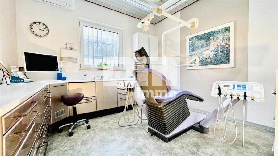 Ladeneinheit und Büro / Praxisfläche teilvermietet im Paket mit umfangreicher Ausstattung - Einheit 1 - Büro / Praxisraum groß